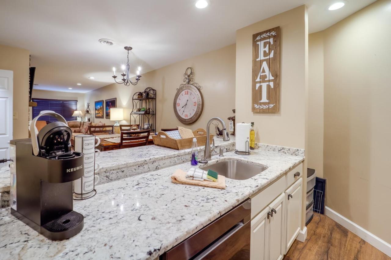 Cozy Banner Elk Condo With Fireplace And Lookout Deck! Exterior photo